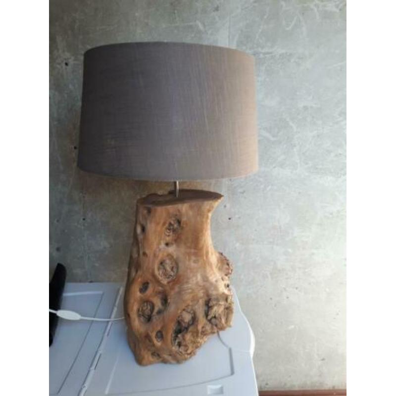 Te koop 2 grote en 2 kleine lampen van olijfboom