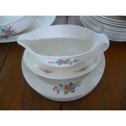 Brocante servies wit met bloemen