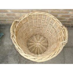 rieten mand / Oud riet/rieten wasmand