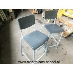 2 barkrukken, staal met kunststof 62 cm zithoogte (a32)15