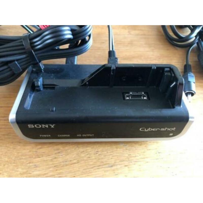 Sony DSC W90 digitale camera- Carl Zeiss lens - dockingstat.