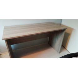 Compleet bed met bureau