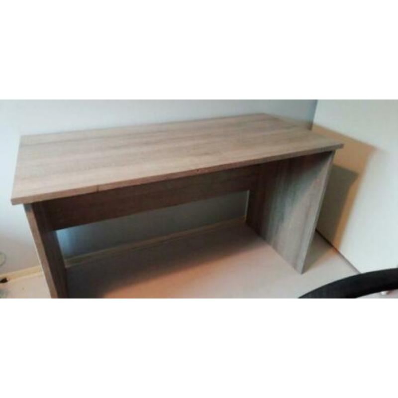 Compleet bed met bureau