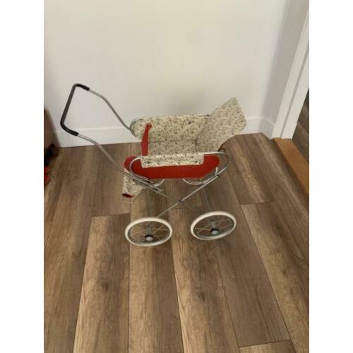Mooie vintage oude poppenwagen