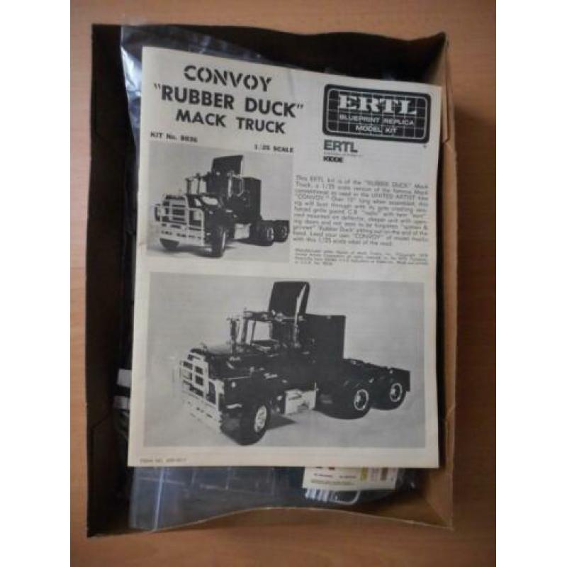 Mack Conventional "Rubber Duck" / ERTL 1:25