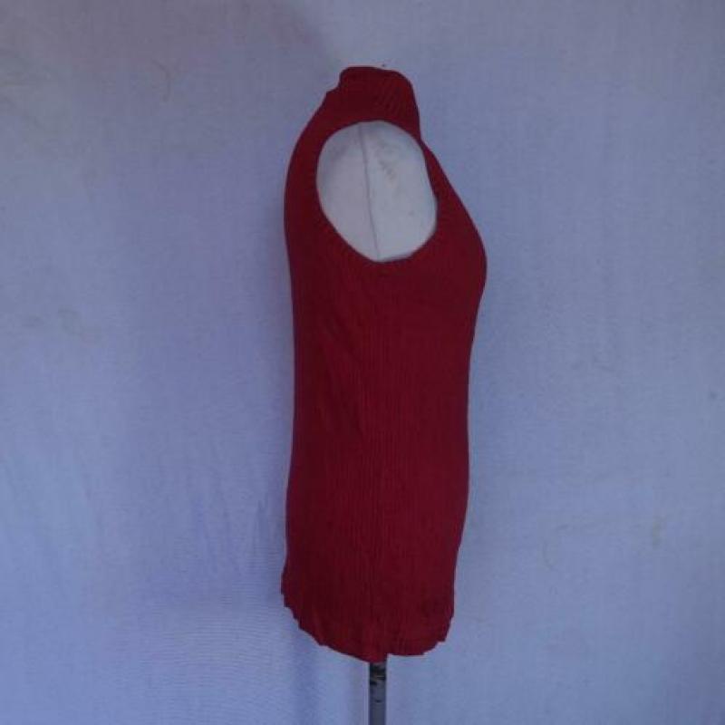 Rood mouwloos dames t-shirt.Mt L.Merk M&S Mode