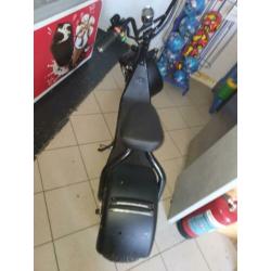 Bolht brommer (snoep partijhandel winkel scooter )