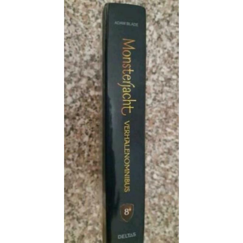 Monsterjacht Verhalenomnibus, €5,00.