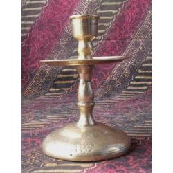 Zware antieke Chinese koperen kandelaar met draak 12,2 cm.