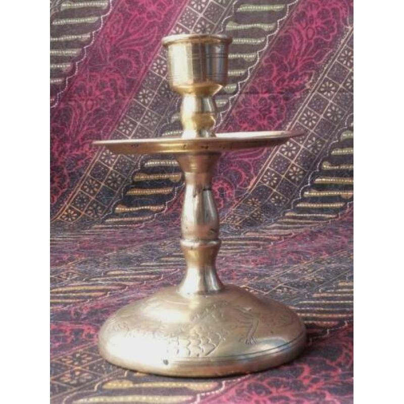 Zware antieke Chinese koperen kandelaar met draak 12,2 cm.