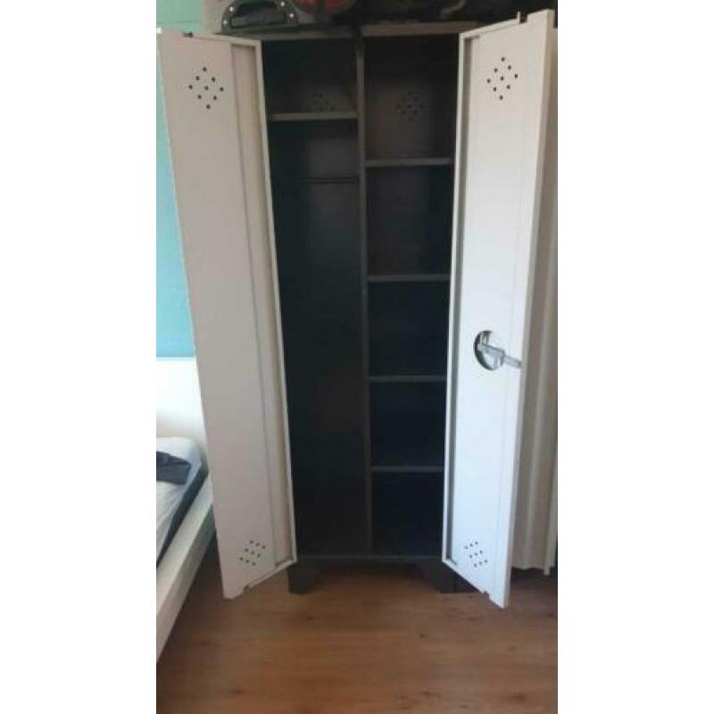 2 leuke lockers (kledingkasten)