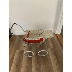 Mooie vintage oude poppenwagen
