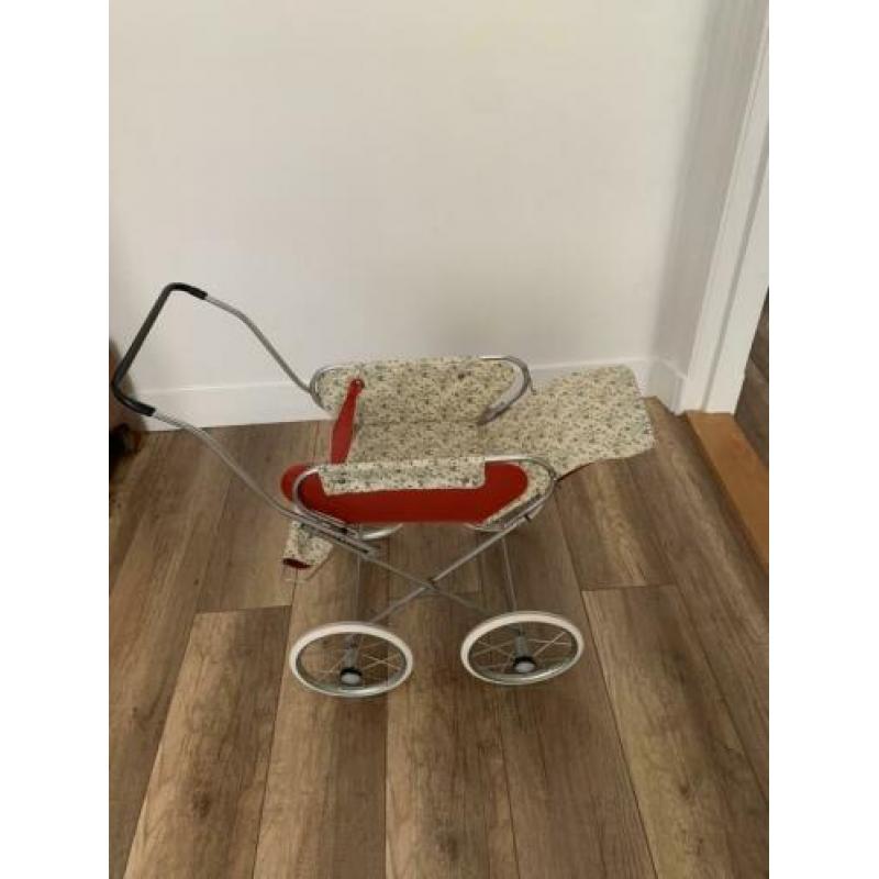 Mooie vintage oude poppenwagen