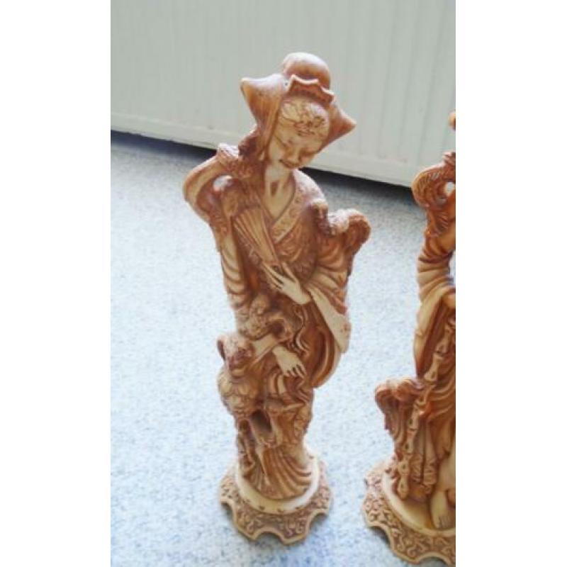 set van 2 ivorine beelden van chinese figuren 37 cm groot