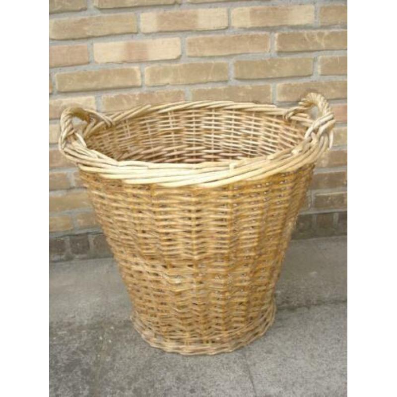 rieten mand / Oud riet/rieten wasmand