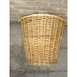 rieten mand / Oud riet/rieten wasmand