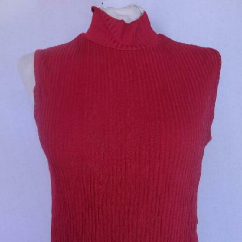 Rood mouwloos dames t-shirt.Mt L.Merk M&S Mode