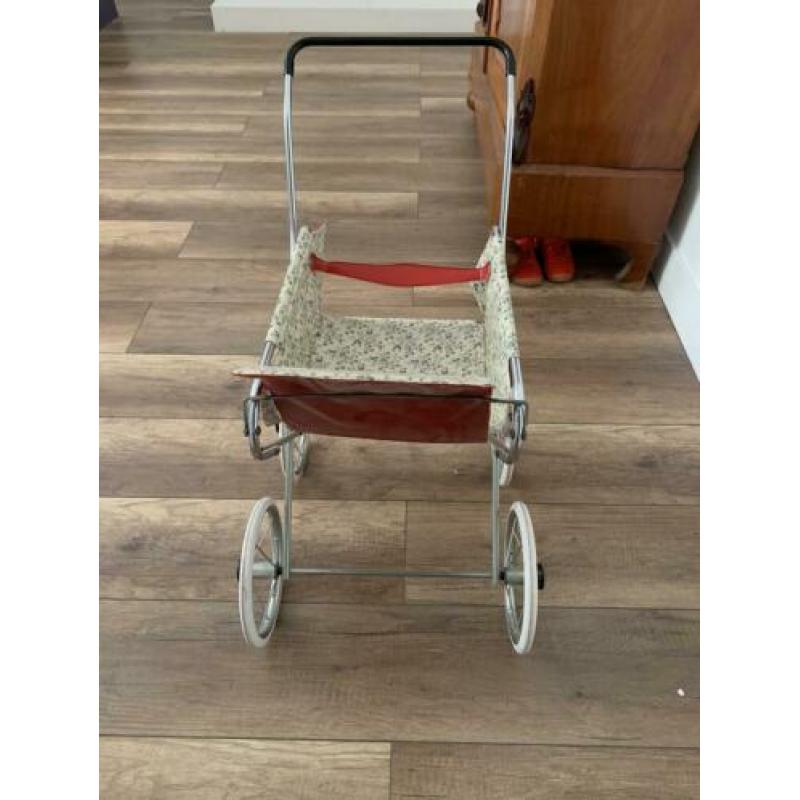 Mooie vintage oude poppenwagen