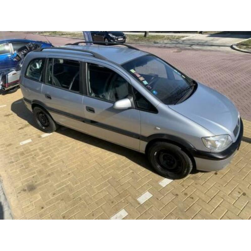 Opel Zafira 2.2-16V DTi Comfort Navigator (bj 2003)