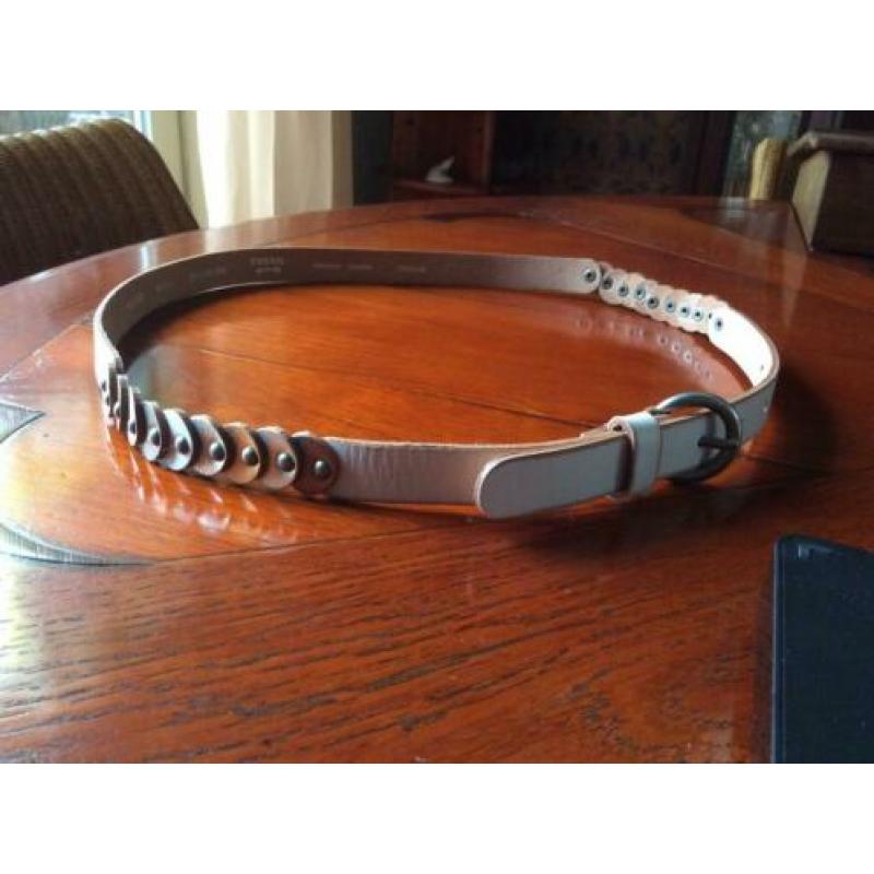 Gloednieuwe orginele fossil leren riem-wit,goud,brons,zilver