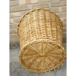 rieten mand / Oud riet/rieten wasmand