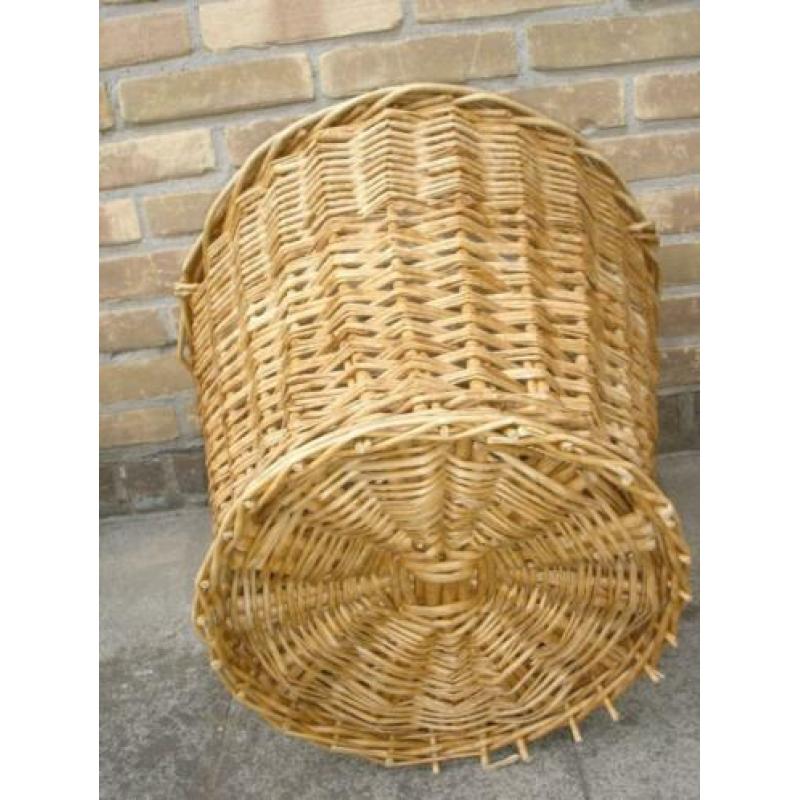 rieten mand / Oud riet/rieten wasmand