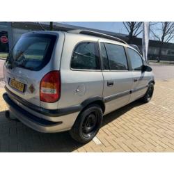 Opel Zafira 2.2-16V DTi Comfort Navigator (bj 2003)