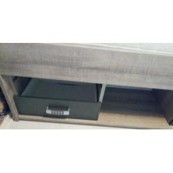 Compleet bed met bureau