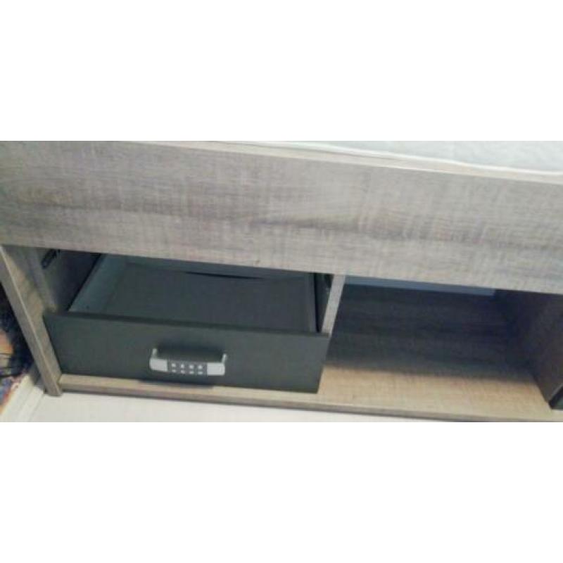 Compleet bed met bureau