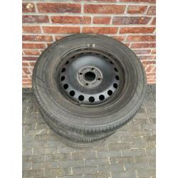 4 banden met velgen VW up