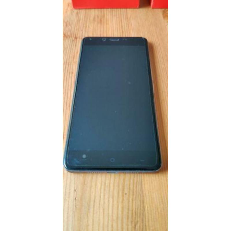 Mooie OnePlus X simlockvrij met 2 flipcovers