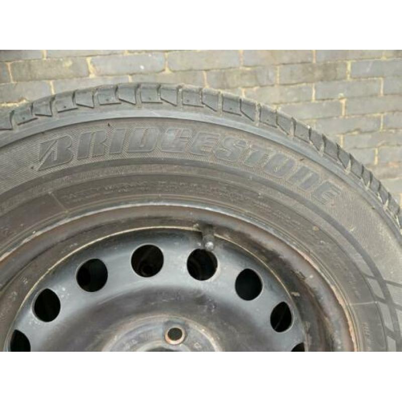 4 banden met velgen VW up
