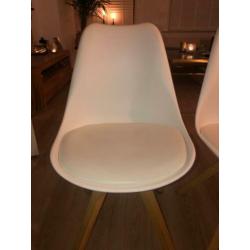 2 witte eetkamerstoelen zgan