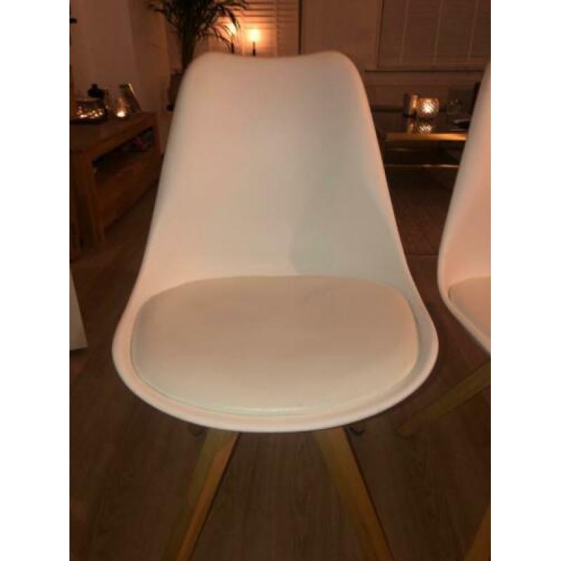 2 witte eetkamerstoelen zgan