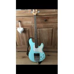 Basgitaar Ibanez ATK310 met Ampeq versterker