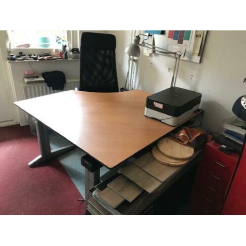 Ahrend hoekbureau