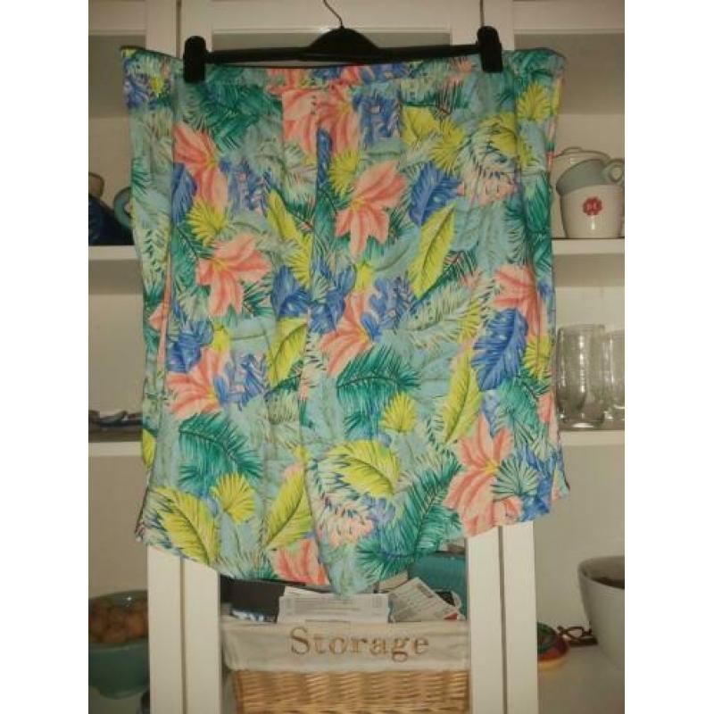 Fleurige viscose korte broek / bermuda maat 58 nieuw!