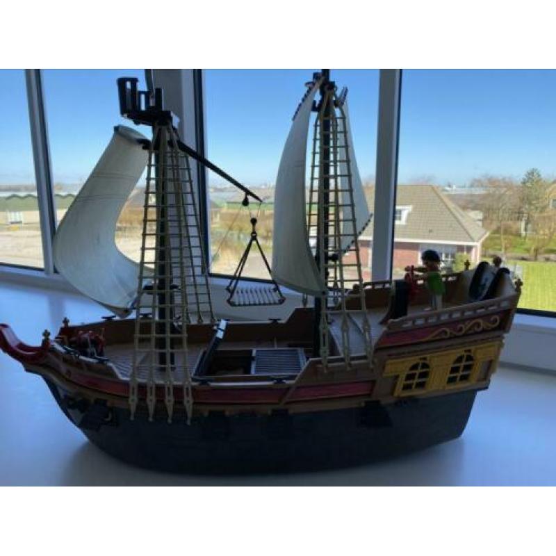 Playmoniel div verkoop alles in één keer.