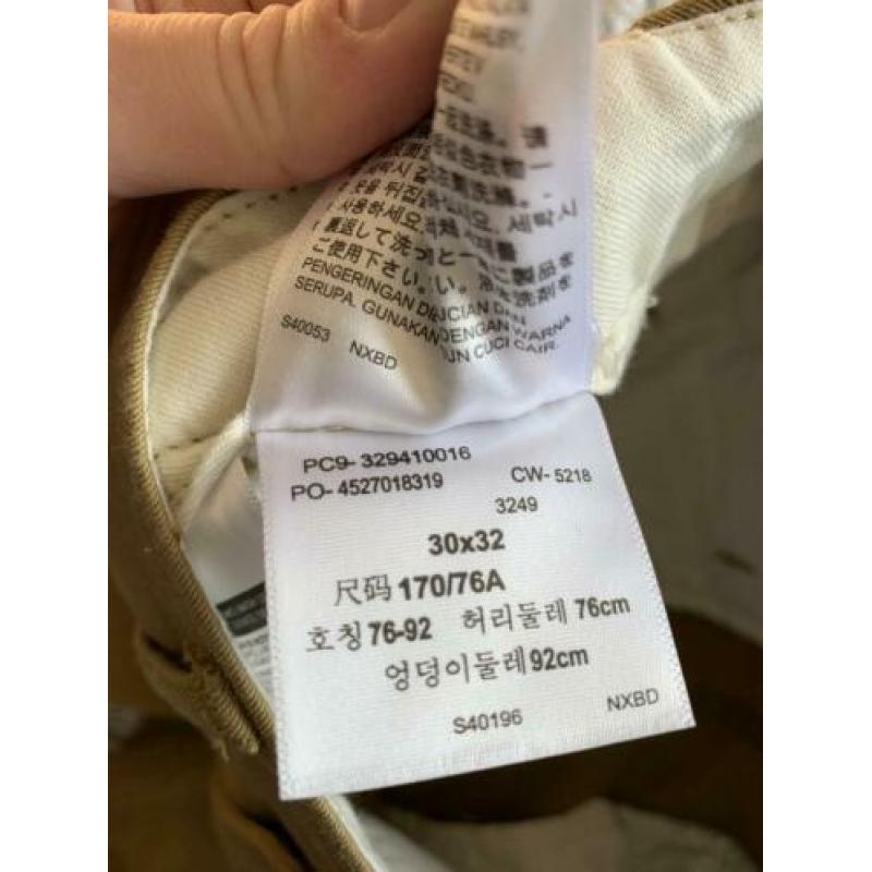 NIEUW: Heren Levi’s 502 Regular Taper Fit Chinos (30x32)