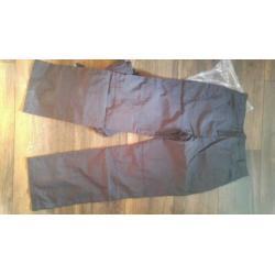 2 x NIEUW outdoor broeken maat 2xl...15,00 euro samen