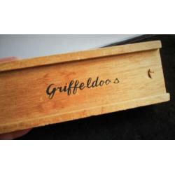 Griffeldoos~Potlodendoos~Hout~Schuifdeksel + Griffels~Griffe