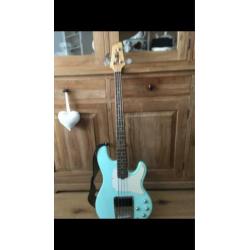 Basgitaar Ibanez ATK310 met Ampeq versterker