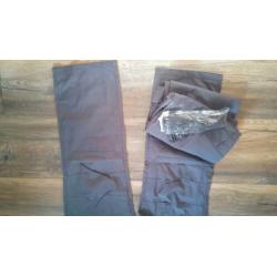 2 x NIEUW outdoor broeken maat 2xl...15,00 euro samen