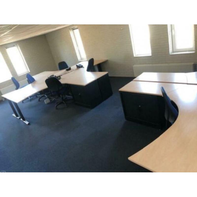 Bureau met kast
