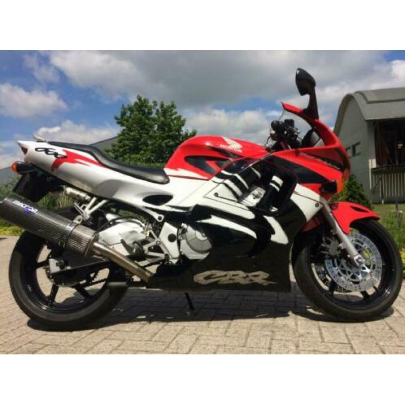Honda CBR600F incl. 4 Dane reistassen en veel extra’s