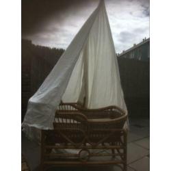 Rotan wieg met zeewier matrasje