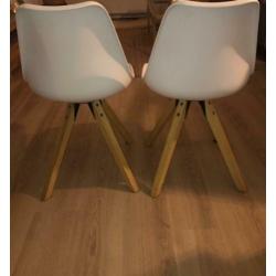 2 witte eetkamerstoelen zgan