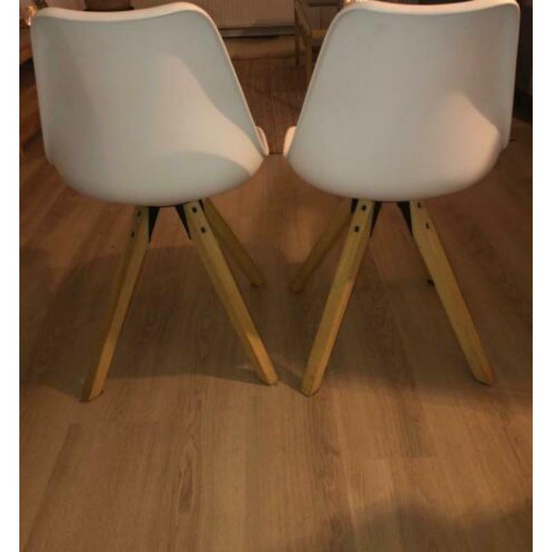 2 witte eetkamerstoelen zgan
