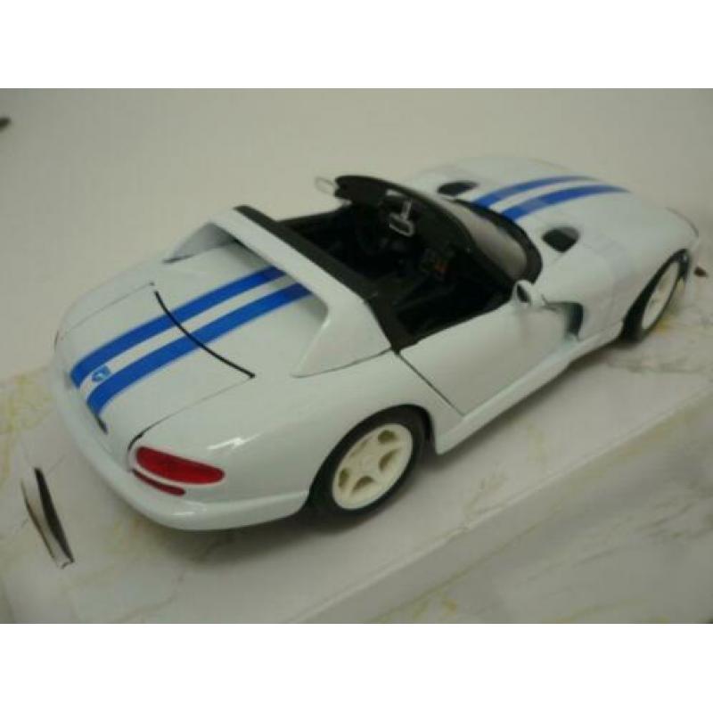 Maisto Dodge Viper RT/10 1996 Cabriolet wit 1/24 incl. doos