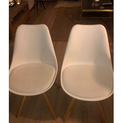 2 witte eetkamerstoelen zgan